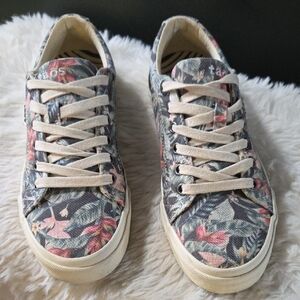 Taos Women's Canvas Arch Support Sneakers